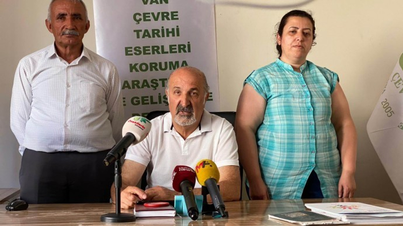 Kalçık, Zilan katliamın 92 yılına  girerken  bugün de ekolojik yıkımla tahrip edildiğini söyledi.