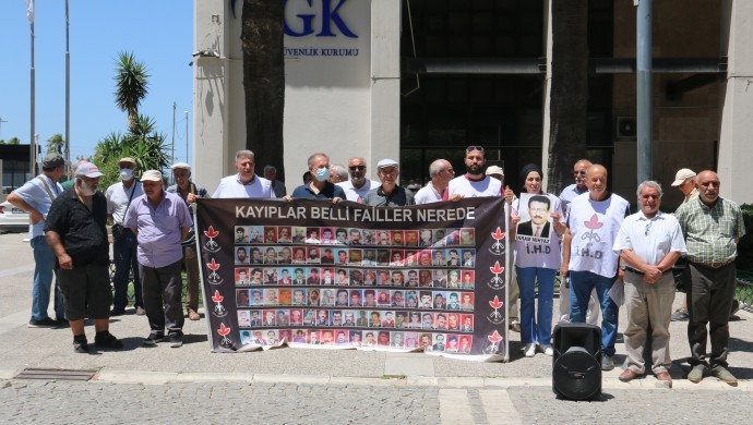 İHD) İzmir  “Kayıplar bulunsun failler yargılansın” talebiyle Konak Eski Sümerbank önünde basın açıklaması yaptı