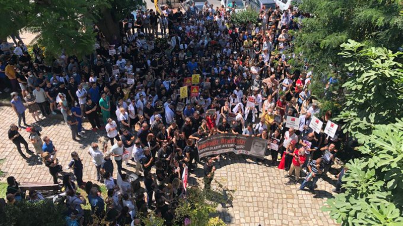 Sağlık emekçileri  Sağlık Bakanı Fahrettin Koca’nın derhal istifasını istedi.