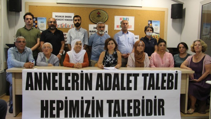Tutsak yakınları, kamuoyuna dayanışma çağrısı yaptı.