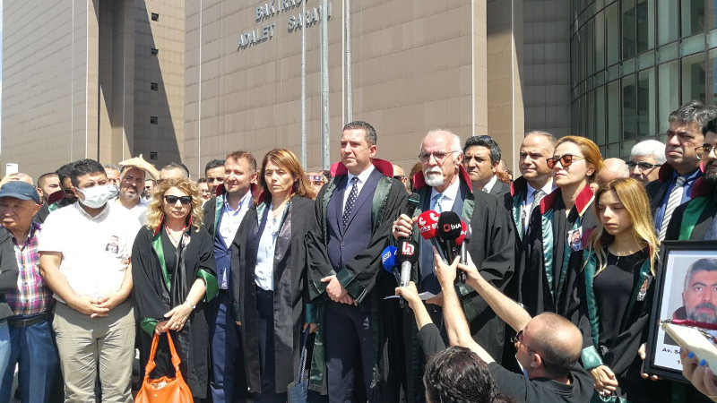 Katledilen Avukat Servet Bakırtaş, Bakırköy Adliyesi önünde anıldı.