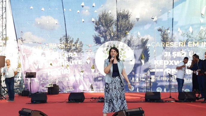 Buldan, “Tecrit kalktığında bu ülkede herkes geleceğine umutla bakmaya başlayacak” dedi.
