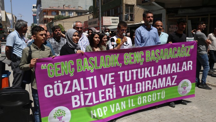 Yönetici ve üyelerine yönelik gözaltılar protesto edildi
