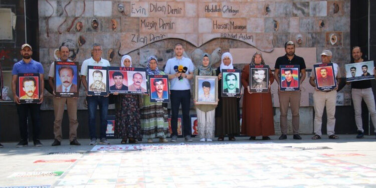 Diyarbakır’da kayıp yakınları