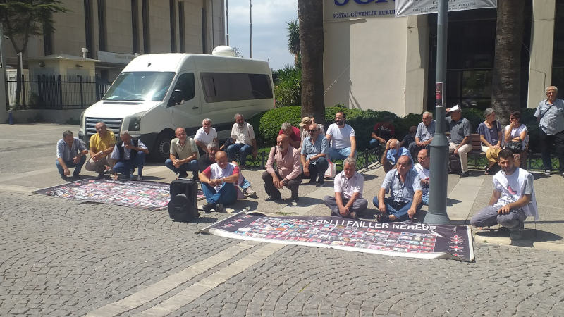 Kayıp yakınları Batman’da Mehmet Emin Çelik’in, İzmir’de Hayrettin Eren’in akıbetini sordu.