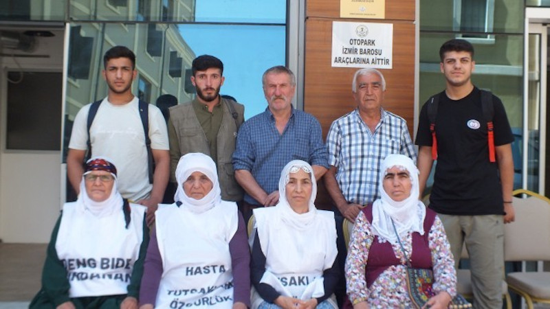Hasta ve infazı yakılan tutsakların serbest bırakılması için Diyarbakır ve İzmir’de devam ediyor