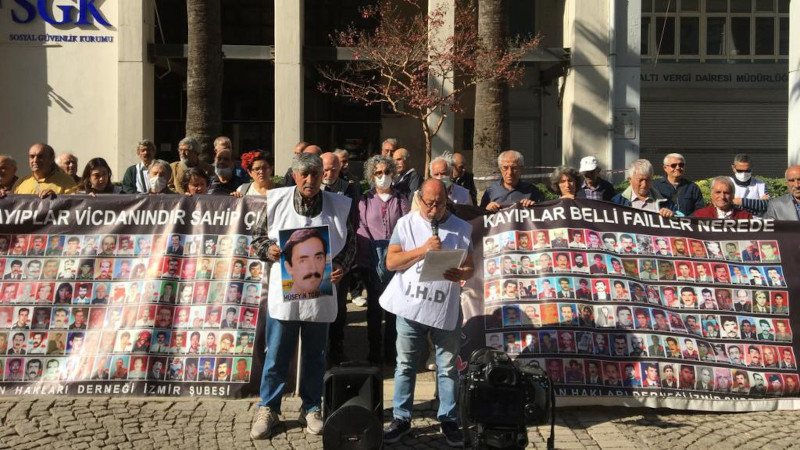İHD İzmir  “Kayıplar bulunsun, failler yargılansın” eylemi