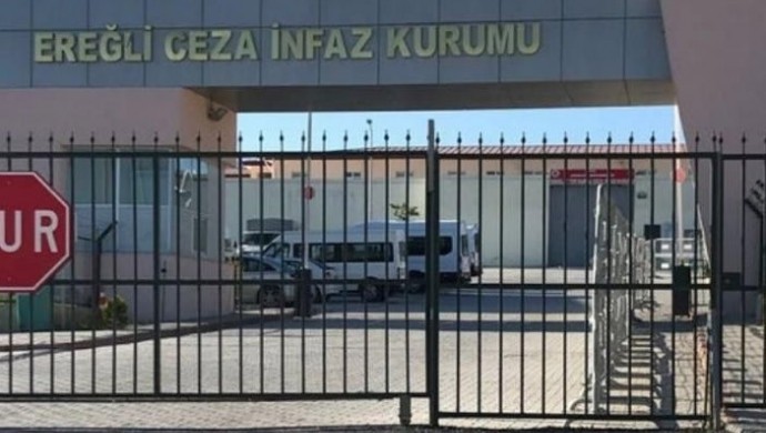 Askeri ambulansla 9 saat kelepçeli