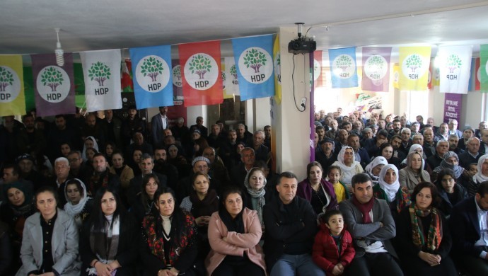 HDP’li  Özgüneş, halkımız üzerindeki tecridi kaldıracağız” diye belirtti.