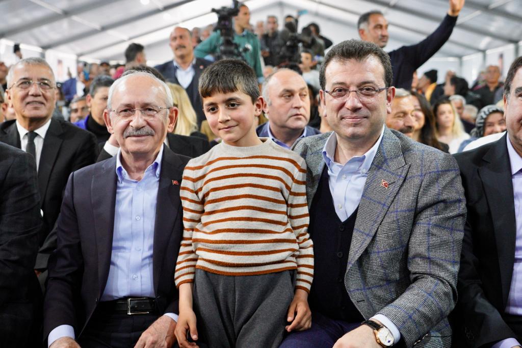 Kemal ile İmamoğlu, deprem felaketiyle sarsılan Nurdağı ve İslahiye ilçelerini bir kez daha ziyaret etti.