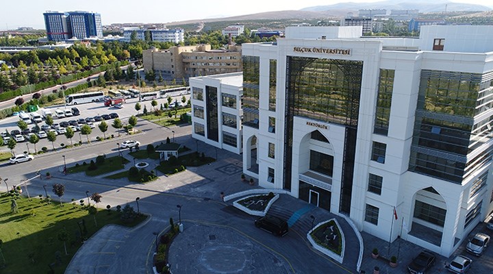 Konya Selçuk Üniversitesi’nde:Öğrenciler tepkili